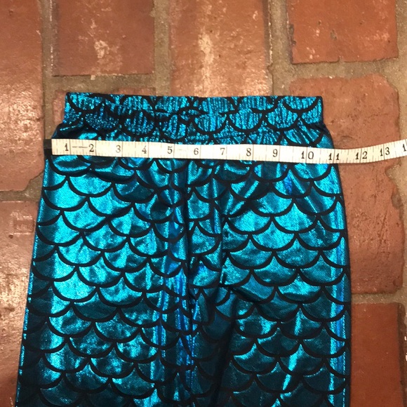 Mermaid scale Mardi Gras leggings never worn no tags - Picture 3 of 4